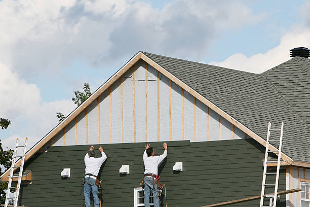 Professional Siding technician working in Fall City, WA